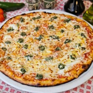 Pizza with spinach and cheese