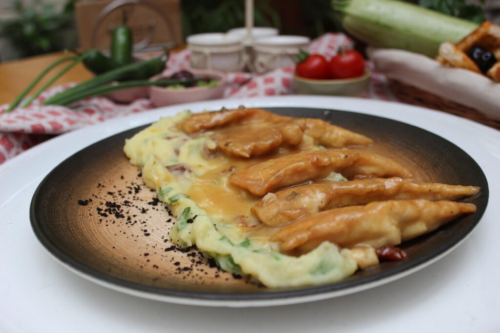 Chicken fillets with pepper sauce